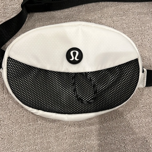 Lululemon Belt Bag - Picture 2 of 4